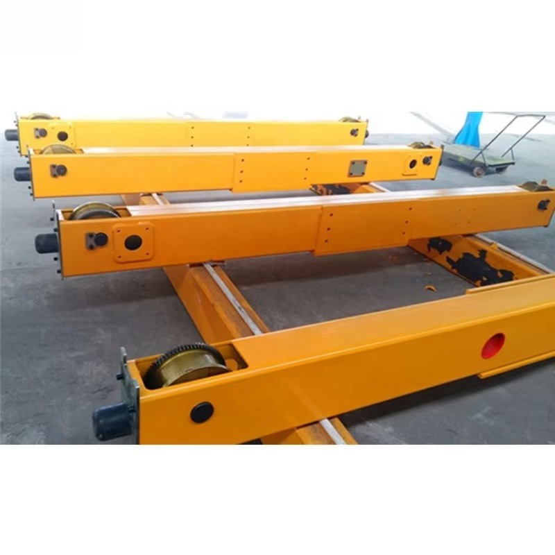 Warehouse Using Overhead Crane - Travel Accessories Warehouse recension och pris